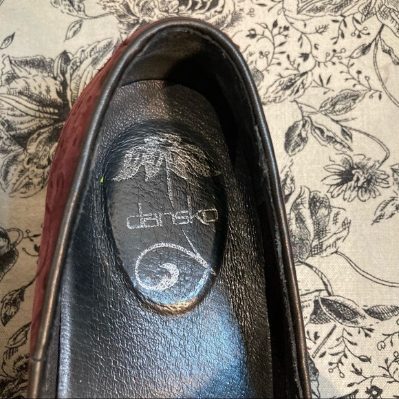 DANSKO Sz 40 Olivia Burgundy Tooled  Suede Slip On Comfort Flats Loafers - Picture 11 of 11